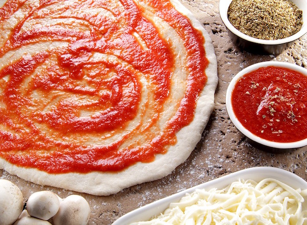 salsa de tomate en la pizza
