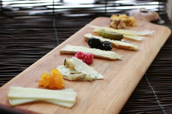 tabla con diferentes tipos de queso