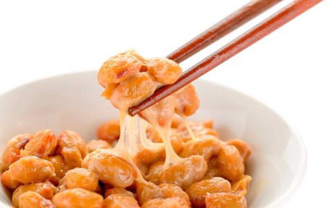 Descubre qué es el natto y cómo se consume.