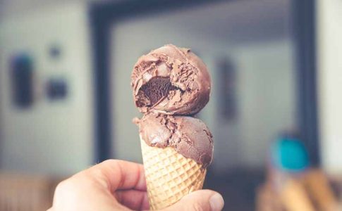 ¿Es cierto que el helado ayuda a hacer la digestión?