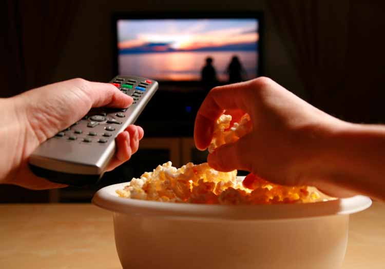 Consecuencias de comer delante de la televisión