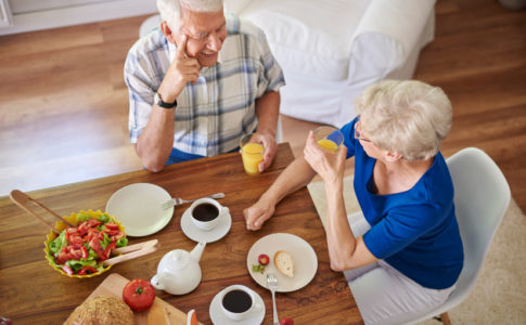 Cómo cuidar la alimentación de las personas mayores
