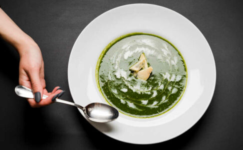 Cómo elaborar una sopa de cilantro